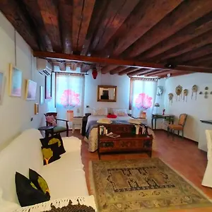 Ai Leoni Apartamento