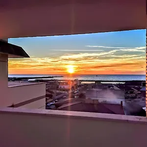 Vuel Sea View House -10 Minutes From The Airport , Фьюмичино Италия