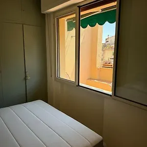 Apartamento Friendly & Small 1-br With Beautiful Terrace